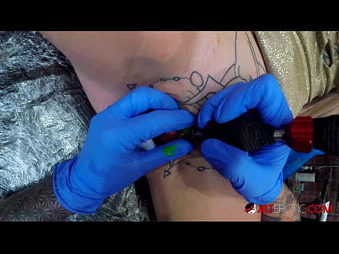 ❤️ Sully Savage-k izugarri tatuatu zuen klitorian tatuaje bat egin zuen ❤️ Porno fb %eu.fullpornercom.ruan ☑